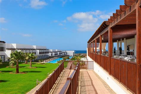 Luchtfoto van het TUI BLUE Cabo Verde resort met direct uitzicht op het strand en de oceaan