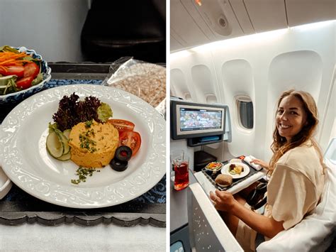 foto van een luxe maaltijd geserveerd in business class