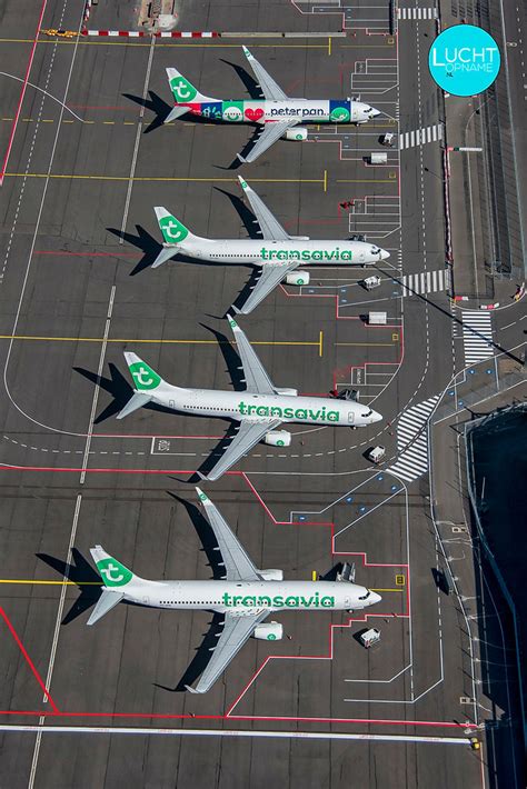 Luchtfoto van Rhodos Airport met vliegtuigen op het tarmac