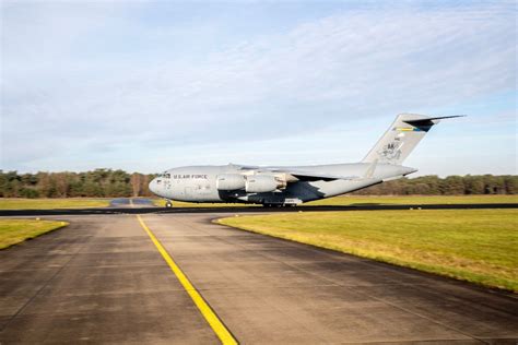 C-17 transportvliegtuig met militair materieel