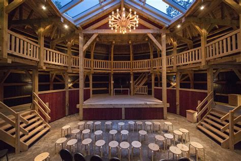 Podium voor openlucht Shakespeare voorstellingen in Diever