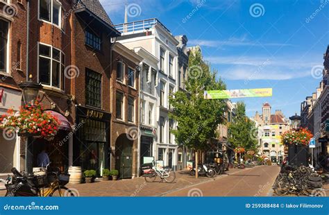 Typische Maastrichtse straat met historische architectuur