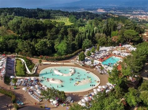panoramisch uitzicht op Toscaanse heuvels vanaf Norcenni Girasole Club