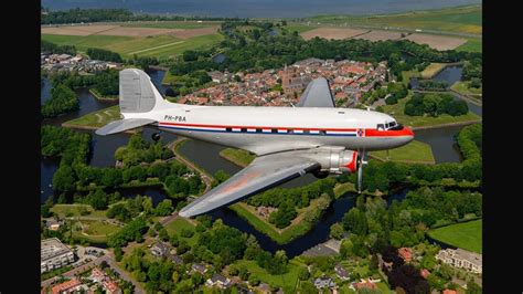 Douglas DC-3 'Prinses Amalia' op de grond