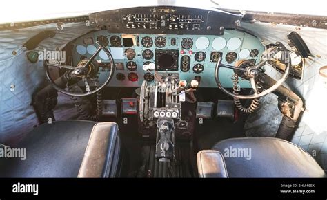 Interieur cockpit van een Douglas DC-3