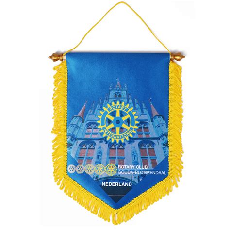 Detail van de vaantjes met stadswapens op de Vermolenmolen