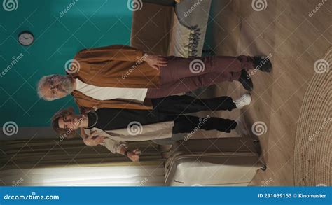 Foto van een jongeman die herstellende is van letsel