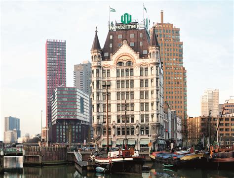 Fotocollage van iconische gebouwen in verschillende Nederlandse steden
