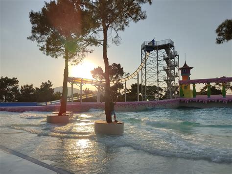 Overzicht van de verschillende waterattracties in Candyland bij Vogue Bodrum.