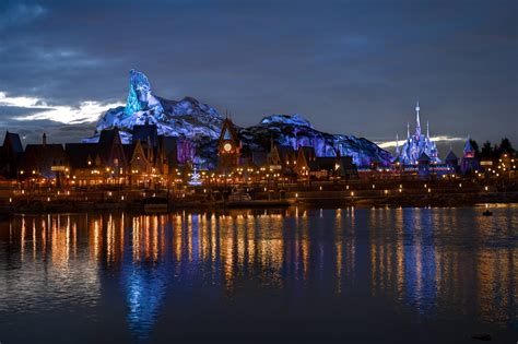 Artistieke impressie van de nieuwe World of Frozen in Disneyland Paris