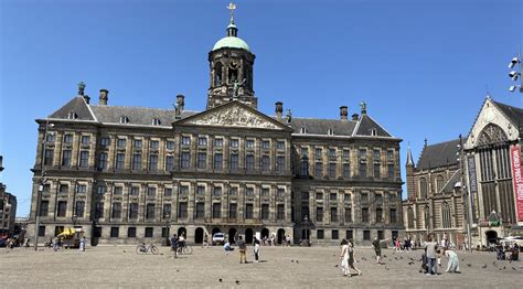 historische prent van de Dam in Amsterdam