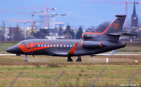 De Dassault Falcon 8X, het privéjet van Max Verstappen, op Schiphol-Oost