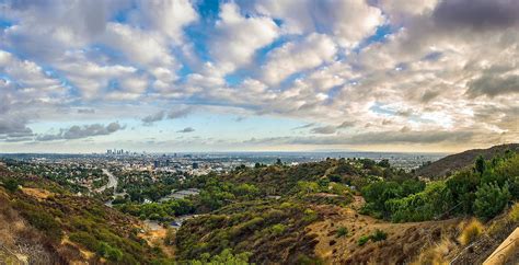 Panorama van Los Angeles met Hollywood Hills op de achtergrond