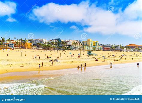Zonnig strand van Santa Monica in de zomer
