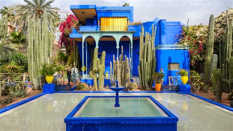 De iconische kobaltblauwe villa en cactussen in Jardin Majorelle