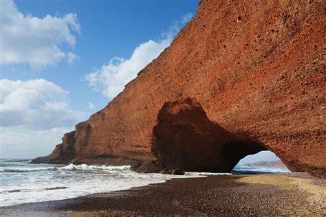 Een indrukwekkende natuurlijke boog op Legzira Beach