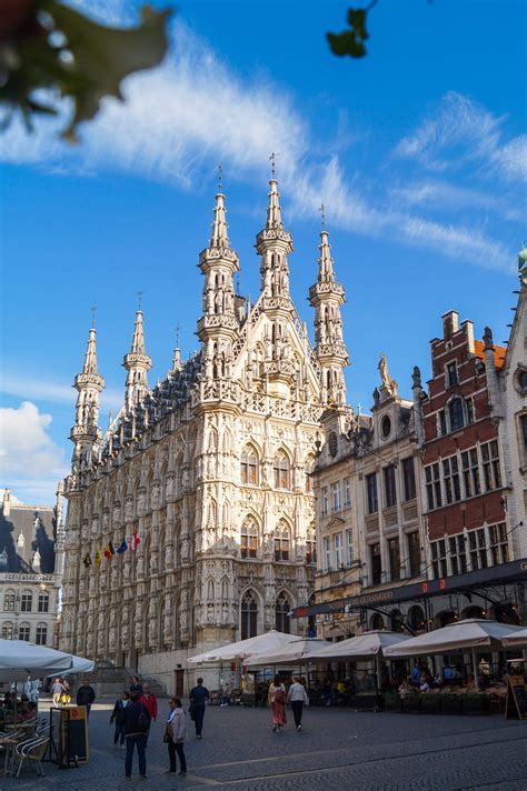 het majestueuze stadhuis van Leuven op de Grote Markt