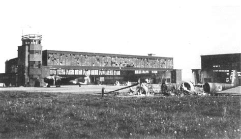 historische foto van het vliegveld Bergen in aanleg