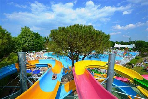 Waterpark met glijbanen op Camping Bella Italia