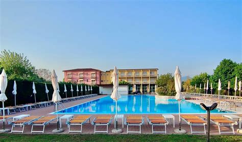 Buitenzwembad van Hotel Bella Lazise