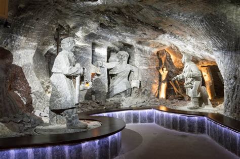 Interieur van de Kapel van Sint-Kinga in de Zoutmijn van Wieliczka