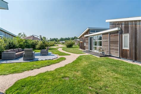 illustratie van verschillende soorten accommodaties zoals hotels, hostels, appartementen en campings