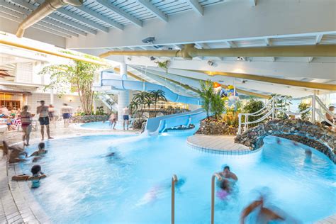 Overzichtsfoto van het subtropisch zwembad bij Marveld Recreatie