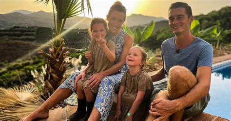 Familie Van Houtum met hun katten op de finca