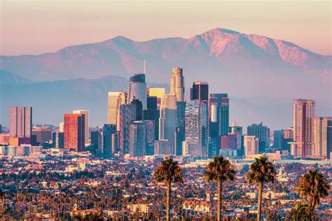 Panorama van Los Angeles met het Hollywood Sign op de achtergrond