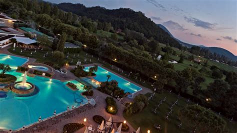 luchtfoto van Abano Terme met de thermen en het centrum