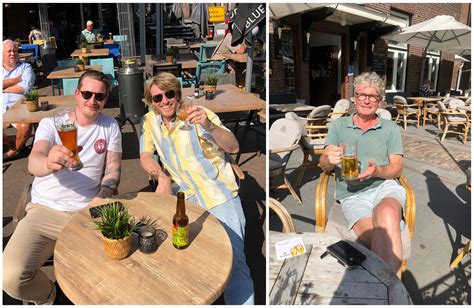 familie genietend van ontbijt op het terras van een vakantiehuis