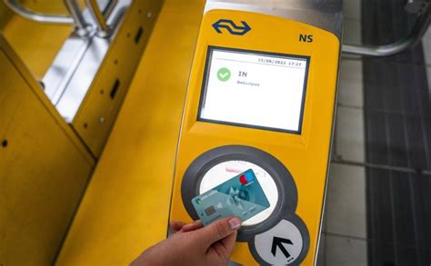 Infographic met tijdslijnen voor inchecken en stoelkeuze voor gezinnen