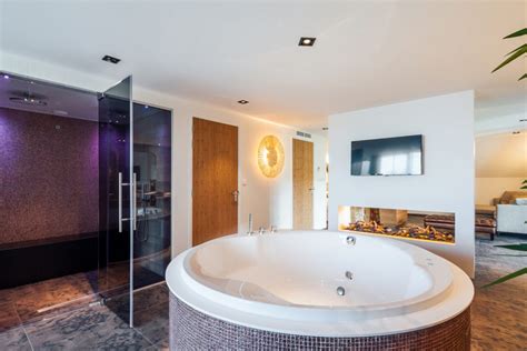 Luxe Wellness Suite met infrarood sauna en stoomdouche