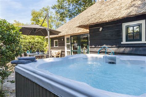 Romantische pipowagen met jacuzzi en sauna in Overijssel