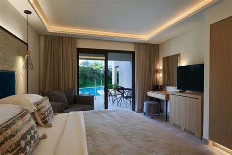 Familiekamer in Atlantica Club Aegean Blue met uitzicht op zwembad