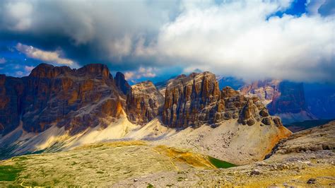 Panoramisch uitzicht op de Dolomieten vanuit een skigebied