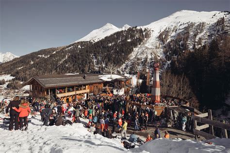 Après-ski drukte bij de MooserWirt in St. Anton