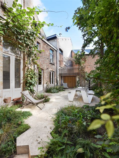 Voor-en-na foto's van een vergroende stadstuin in Turnhout.