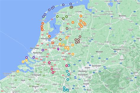 Kaart van Nederland met aanduiding van Landal parken in natuurrijke gebieden zoals Drenthe, Veluwe, Zeeland en de Waddeneilanden
