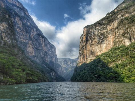 Indrukwekkende rotsformaties in de Sumidero Canyon, Mexico