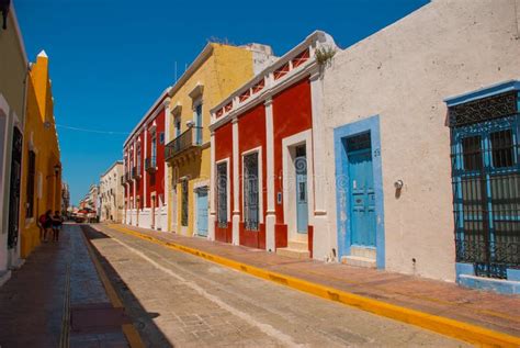 Kleurrijke koloniale straat in Campeche, Mexico