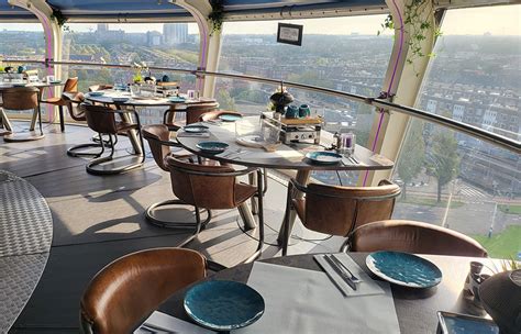 Terras van restaurant ‘t Oude Pakhuys met uitzicht op de Oude Rijn.