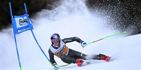 Foto van Lucas Braathen na zijn overwinning op de reuzenslalom in Alta Badia.