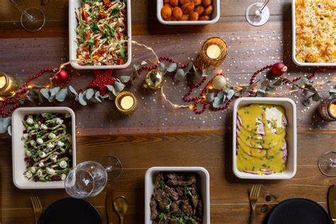 illustratie van een feestelijk kerstbuffet met Italiaanse gerechten