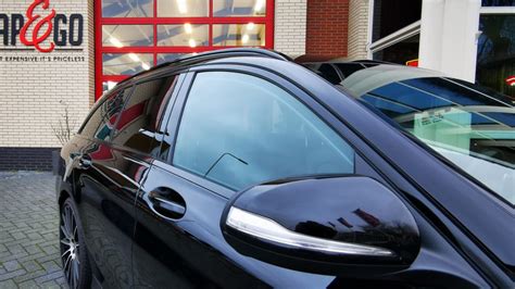 afbeelding van een auto met getinte ramen