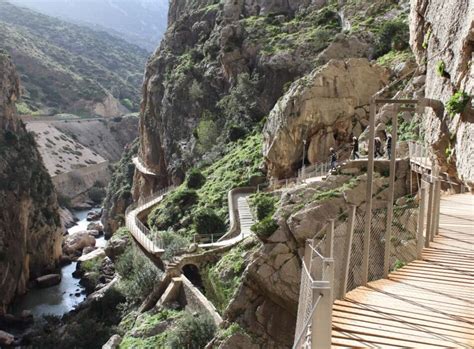 Uitzicht op de Desfiladero de los Gaitanes-kloof met de Caminito del Rey