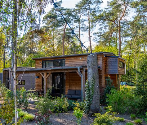 Een gezellig vakantiehuisje met terras op een vakantiepark