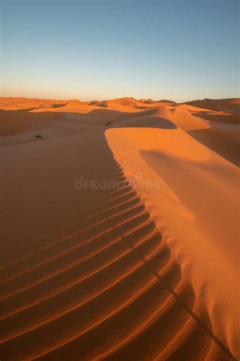 een panoramisch uitzicht op de zandduinen van Erg Chebbi in de Sahara