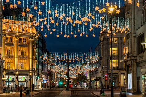 Lichtjes en kerstversieringen in Londen tijdens de feestdagen