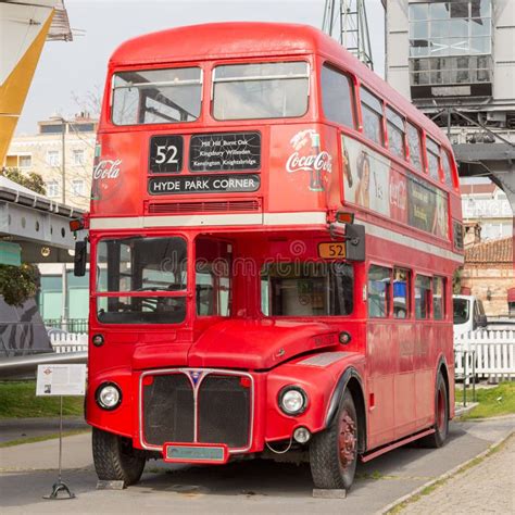 Klassieke rode dubbeldekkerbus in Londen